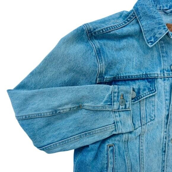 Levi's Trucker Jean Jacket Classic Size Large Light Blue Wash Denim Button Front - Picture 3 of 9